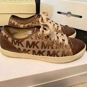 MICHAEL KORS / LOGO SNEAKERS / SIZE 8.5